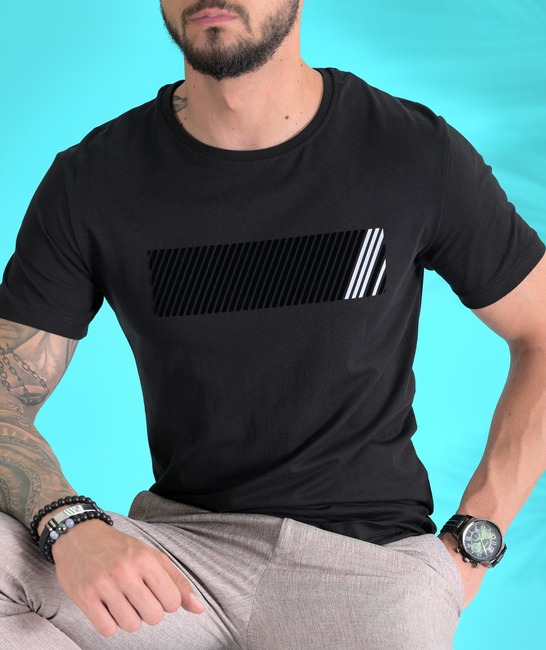 Черна мъжка тениска на вертикални линии с акцент