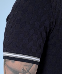 Мъжка тъмно синя тениска на 3D квадрати