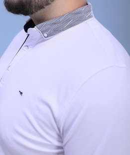 Мъжка бяла тениска с яка голям размер и лого