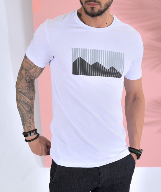 Бяла тениска с 3D планина на линии