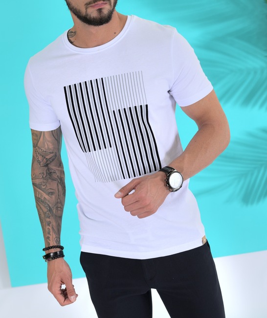 Бяла мъжка тениска с черни и бели линии