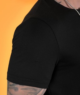 Черна мъжка изчистена релефна тениска