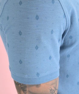 Поло тениска на ромбоиди син цвят