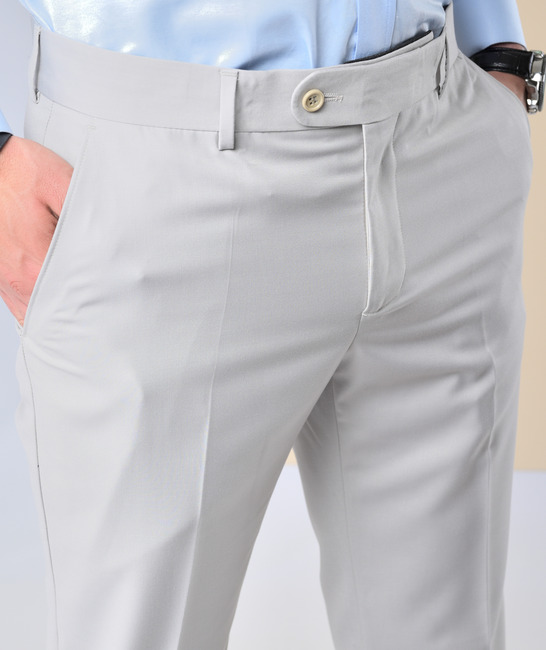 Класически мъжки панталон в светло сиво с копче