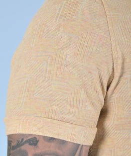 Тениска с яка на зигзаг елементи цвят горчица