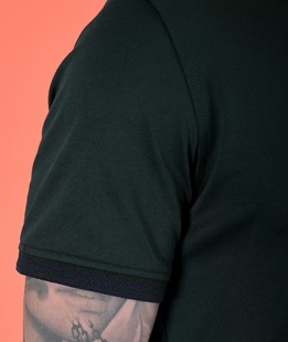 Мъжка тениска с яка изчистена тъмно зелена