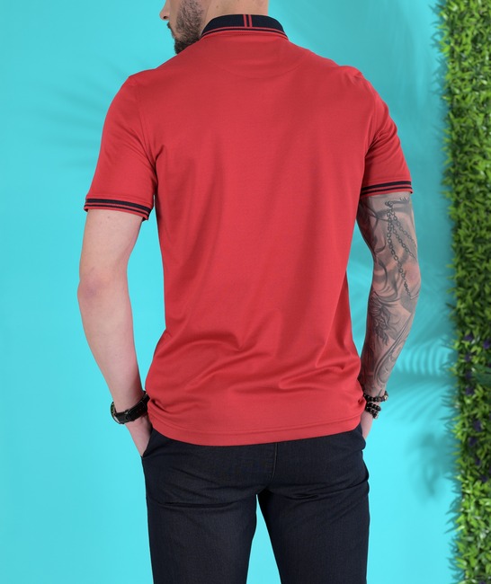 Мъжка червена изчистена тениска с яка с лого