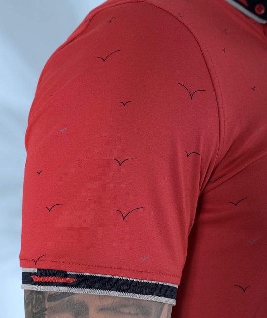 Мъжка тениска с яка червена с птици