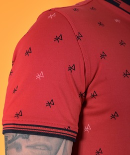 Мъжка тениска с яка червена с фигури