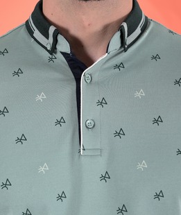 Светло зелена мъжка тениска с яка на фигури