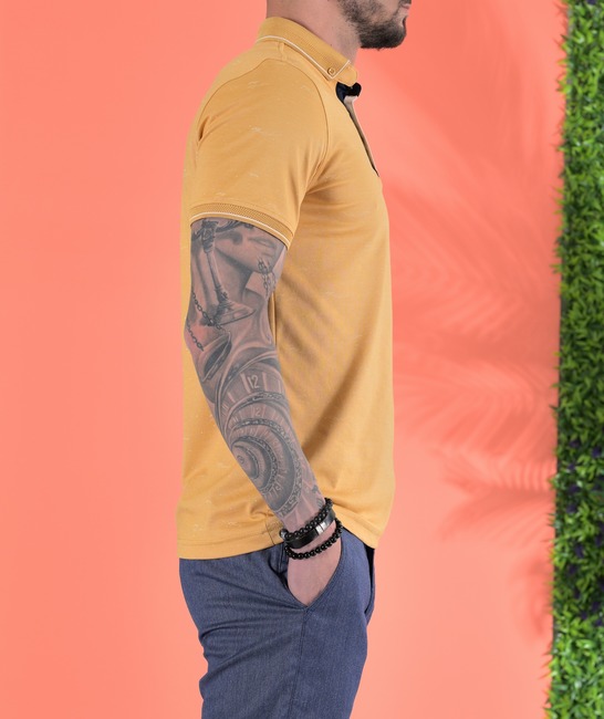 Мъжка поло тениска с елементи цвят горчица