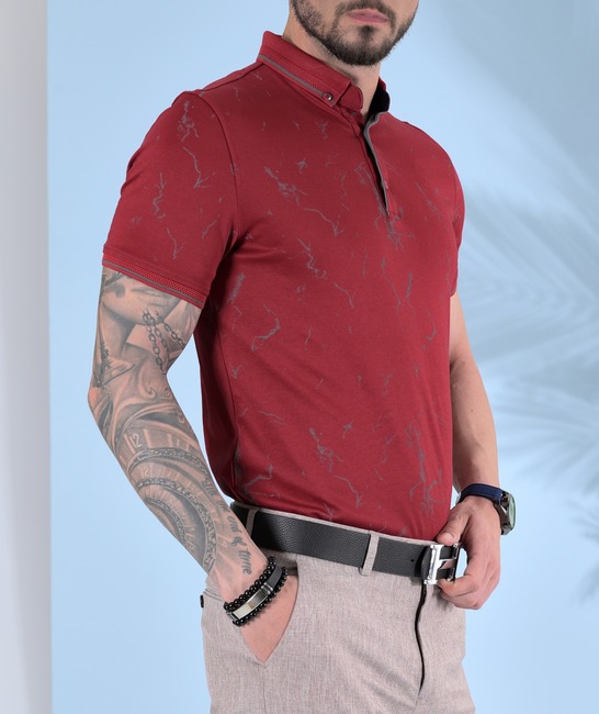 Мъжка тениска с яка цвят бордо на пукнатини