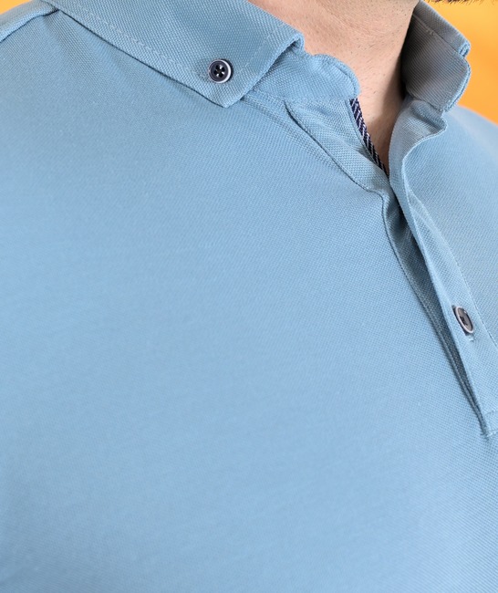 Свело синя поло тениска изчистена с лого бродирано