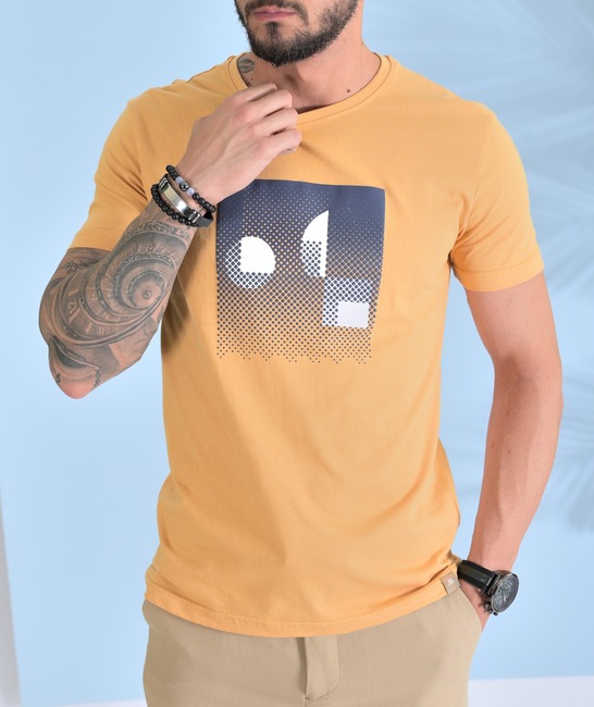 Мъжка тениска на 3D геометрични фигури цвят горчица