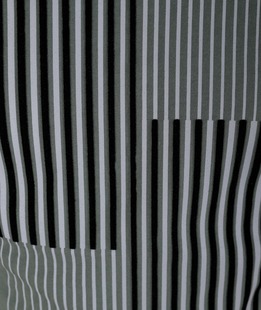 Зелена мъжка тениска с черни и сиви линии