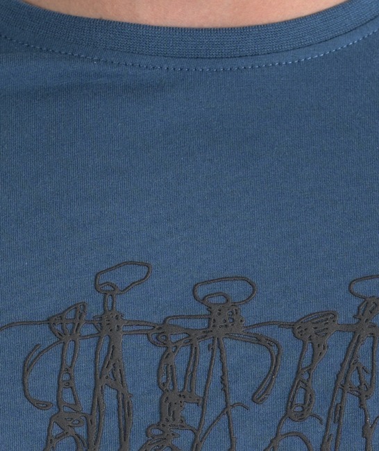 Мъжка тениска цвят син на 3D линии