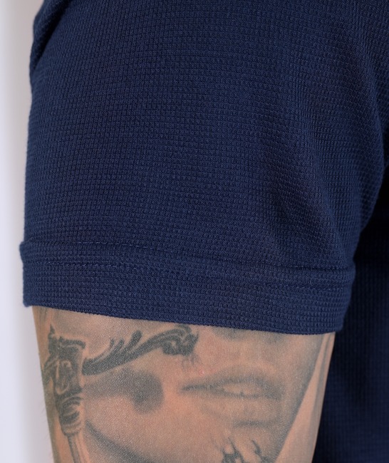 Релефна поло тениска с бродирано лого тъмно синя
