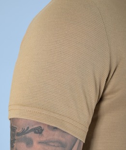 Мъжка кафява релефна тениска изчистена