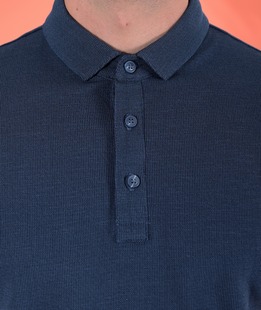 Мъжка тениска с яка тъмно синя релефна