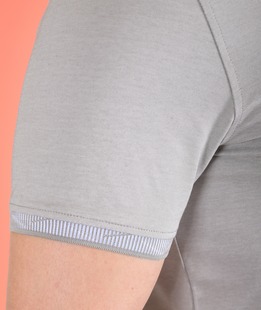 Тениска с яка кафяв цвят с бродирано лого