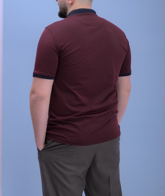 Голям размер тениска с яка с лого цвят бордо