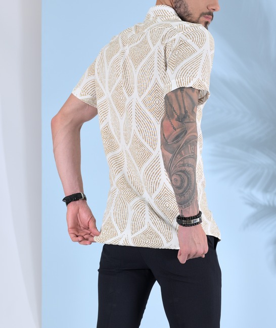 Мъжка риза с къс ръкав на контурни ромбоиди