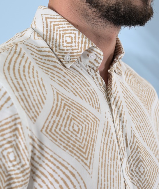 Мъжка риза с къс ръкав на контурни ромбоиди