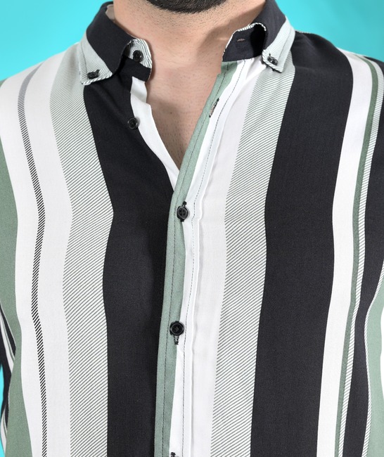 Зелена риза с къс ръкав на вертикални линии с щрих