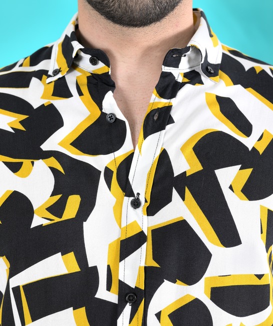 Риза с къс ръкав мъжка на жълти и бели фигурални елементи