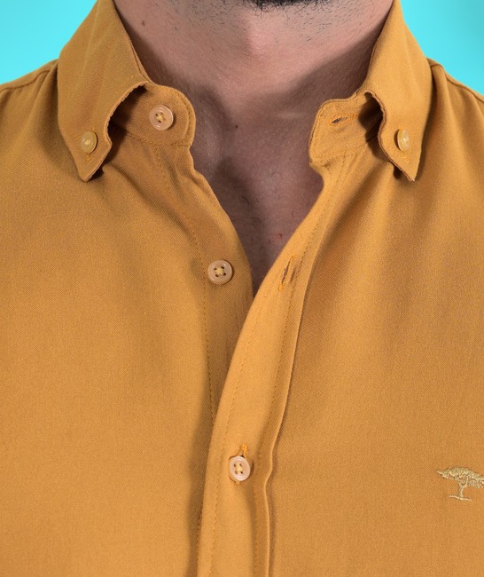 Мъжка риза цвят горчица с къс ръкав изчистена