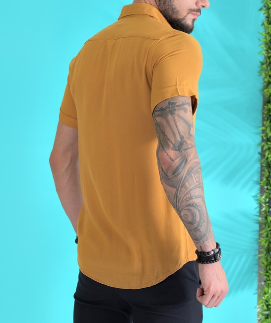 Мъжка риза цвят горчица с къс ръкав изчистена