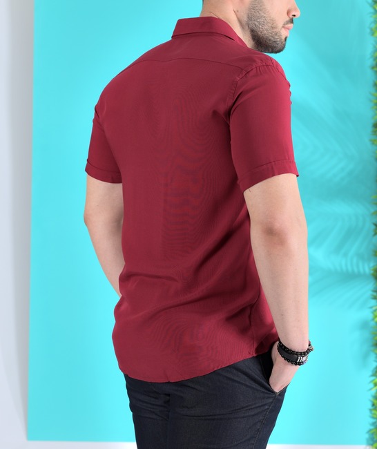 Мъжка риза с къс ръкав изчистена цвят бордо