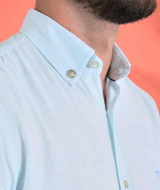 Светла синьо-зелена ленена мъжка риза с къс ръкав