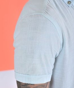 Светла синьо-зелена ленена мъжка риза с къс ръкав