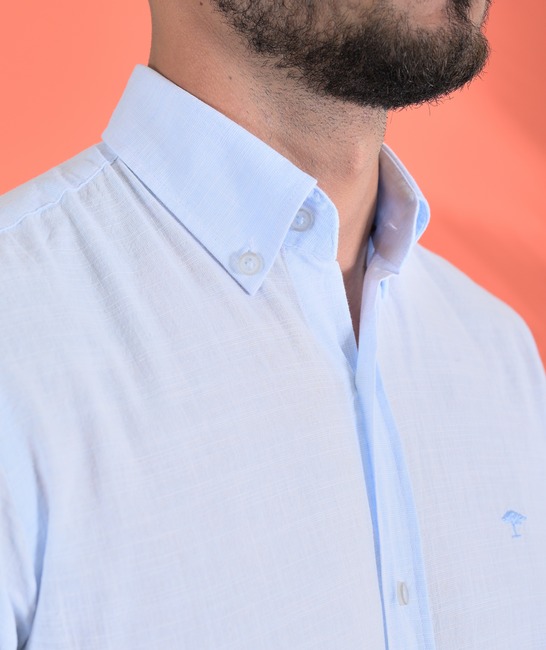 Светло синя мъжка риза ленена с лого