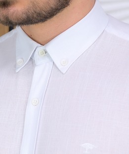 Бяла мъжка изчистена ленена риза с лого