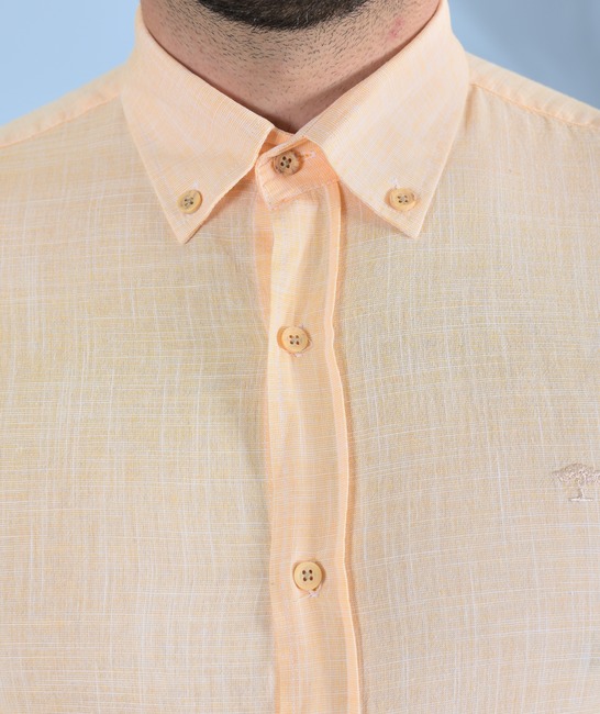 Мъжка ленена риза с дълъг ръкав цвят пъпеш