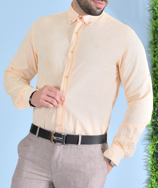 Мъжка ленена риза с дълъг ръкав цвят пъпеш