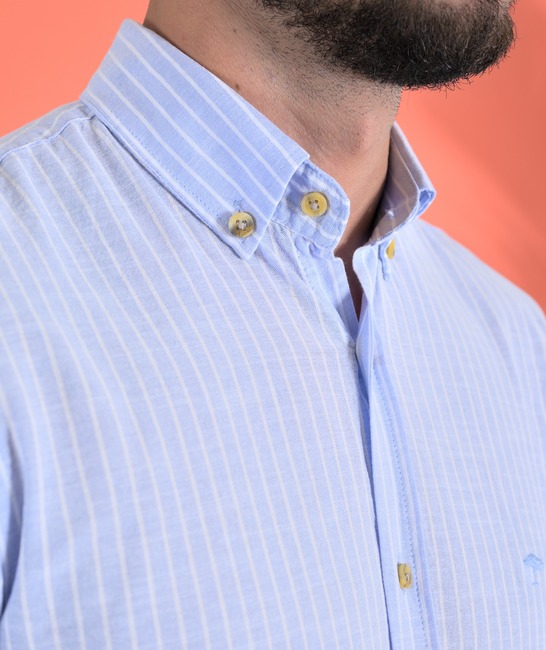 Раирана синя мъжка ленена риза с лого