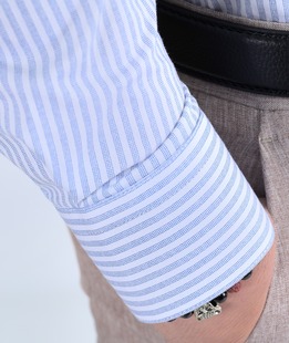 Мъжка риза на синьо райе бяла