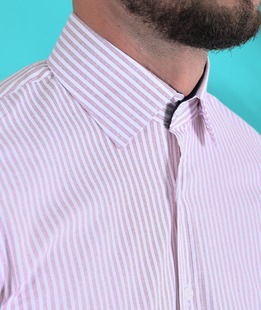 Мъжка бяла риза на райе с цвят бордо