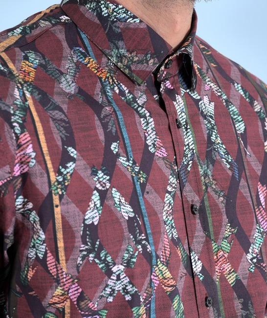 Памучна риза цвят бордо с тропически акценти