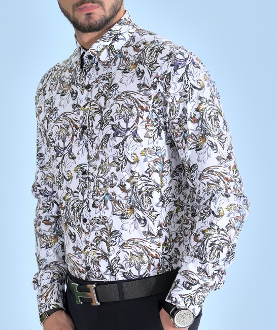 Мъжка бяла риза на елегантни цветни флорални елементи
