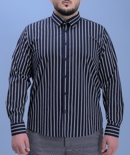 Тъмно синя риза в голям размер на бяло райе