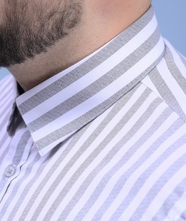 Бяла риза в голям размер на едро райе