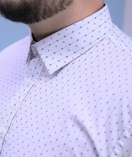 Бяла риза в голям размер на малки ивици