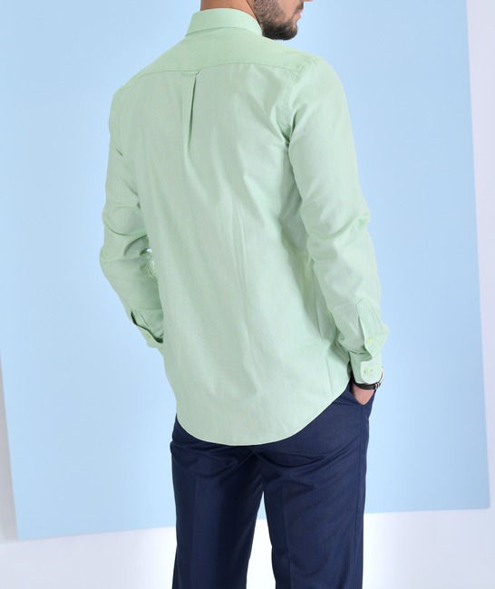 Изчистена бледо зелена мъжка риза с лого