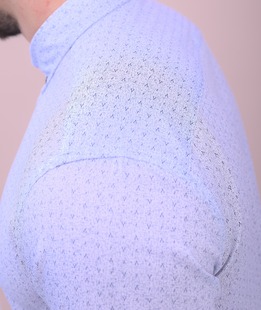 Официална мъжка риза на малки елементи