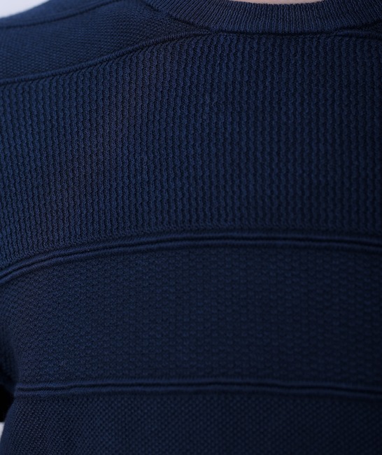Елегантен тъмно син пуловер от варен памук