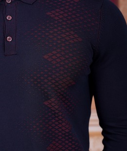 Тъмно син елегантен мъжки пуловер с яка на квадрати